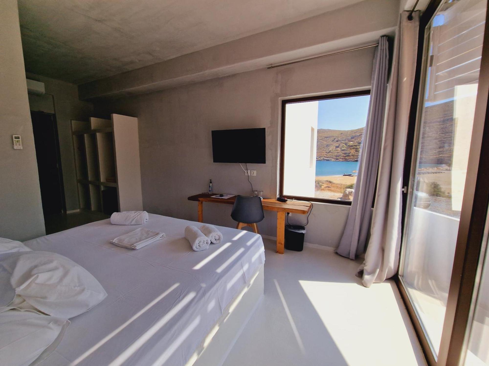 Spathi Beach Suites Kea Room photo